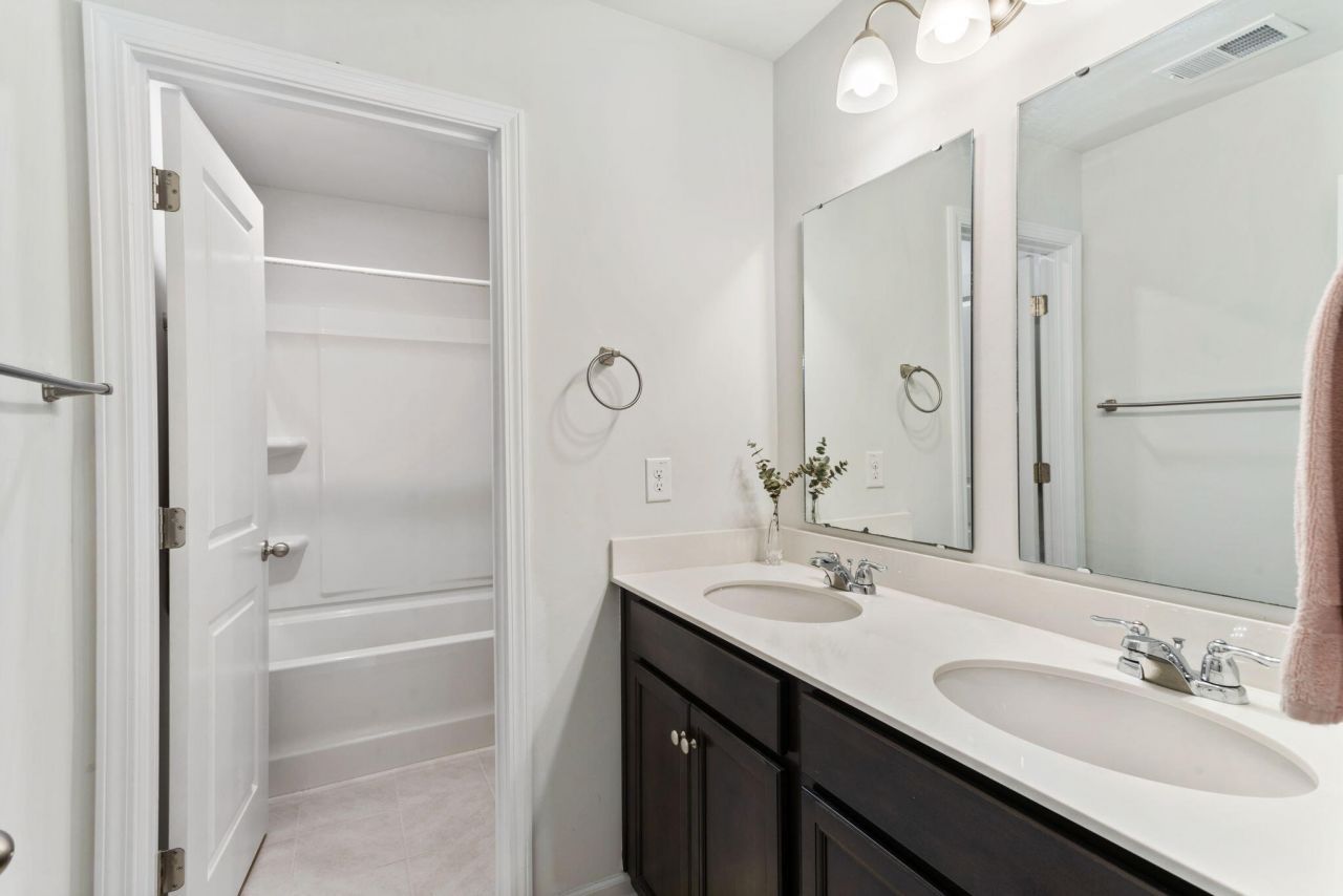 3830 Sawmill Court Photo 24