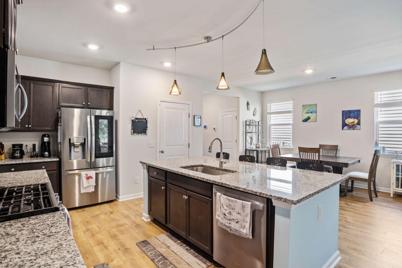 3830 Sawmill Court Photo 7