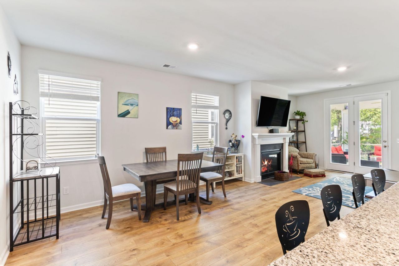 3830 Sawmill Court Photo 9