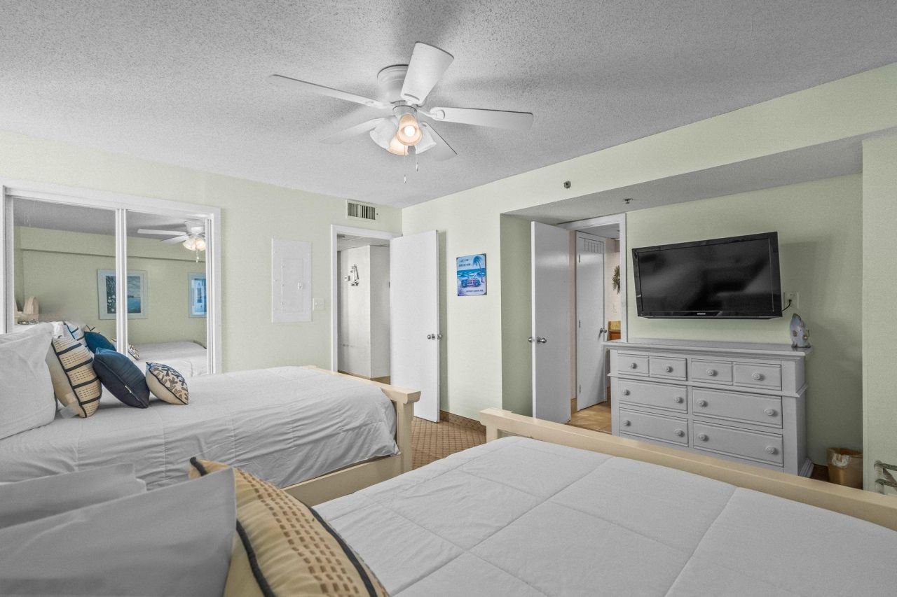 9550 Shore Dr. Photo 17