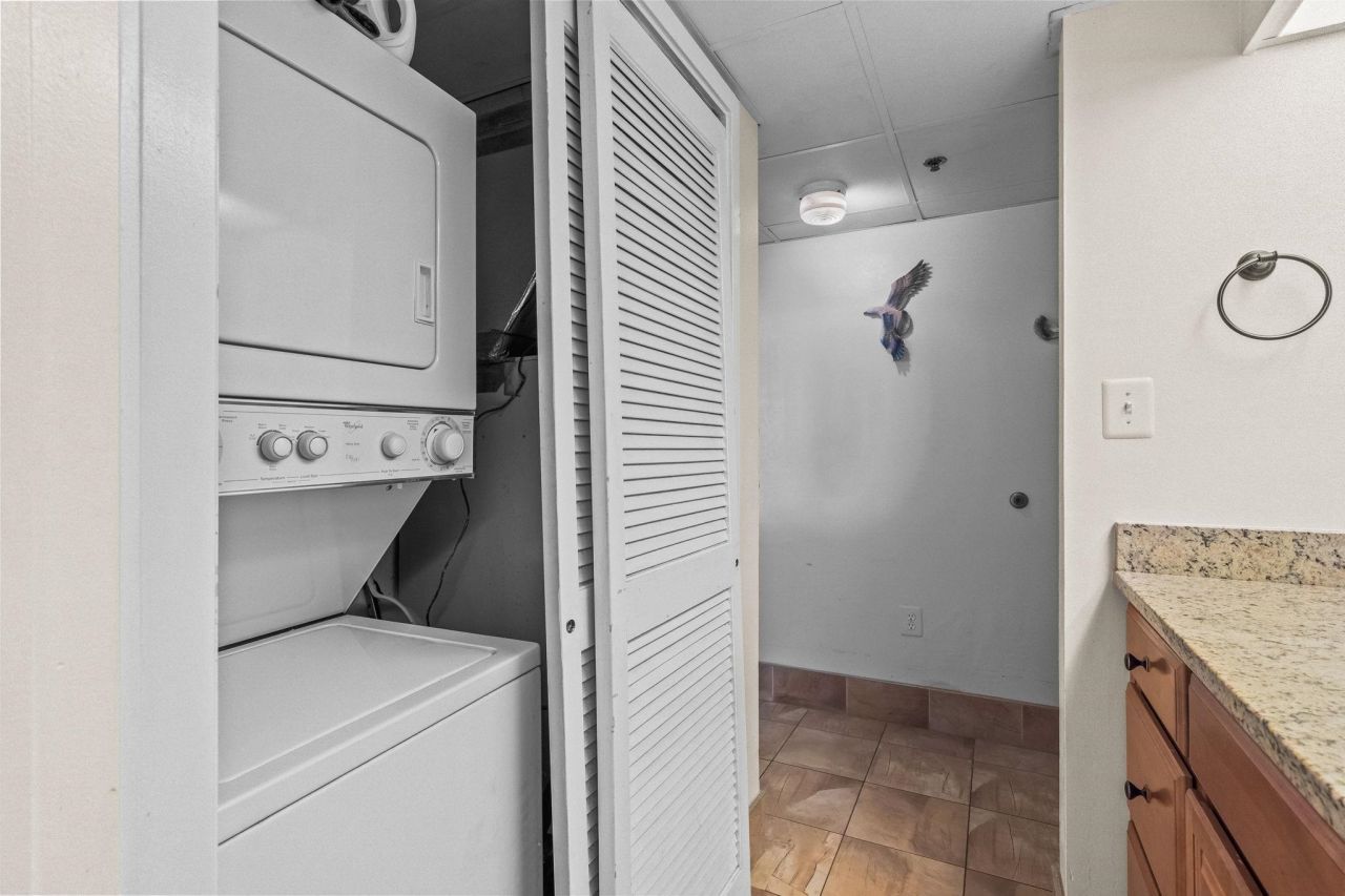 9550 Shore Dr. Photo 21