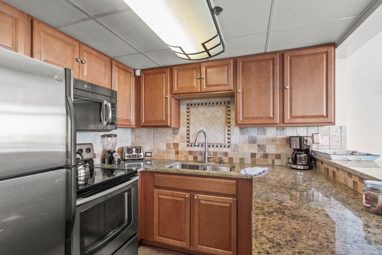 9550 Shore Dr. Photo 9