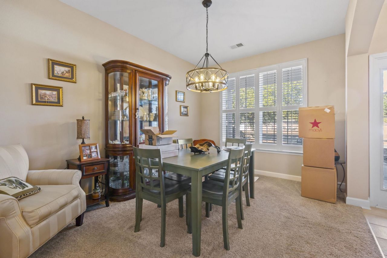 728 Gazania Ln. Photo 3