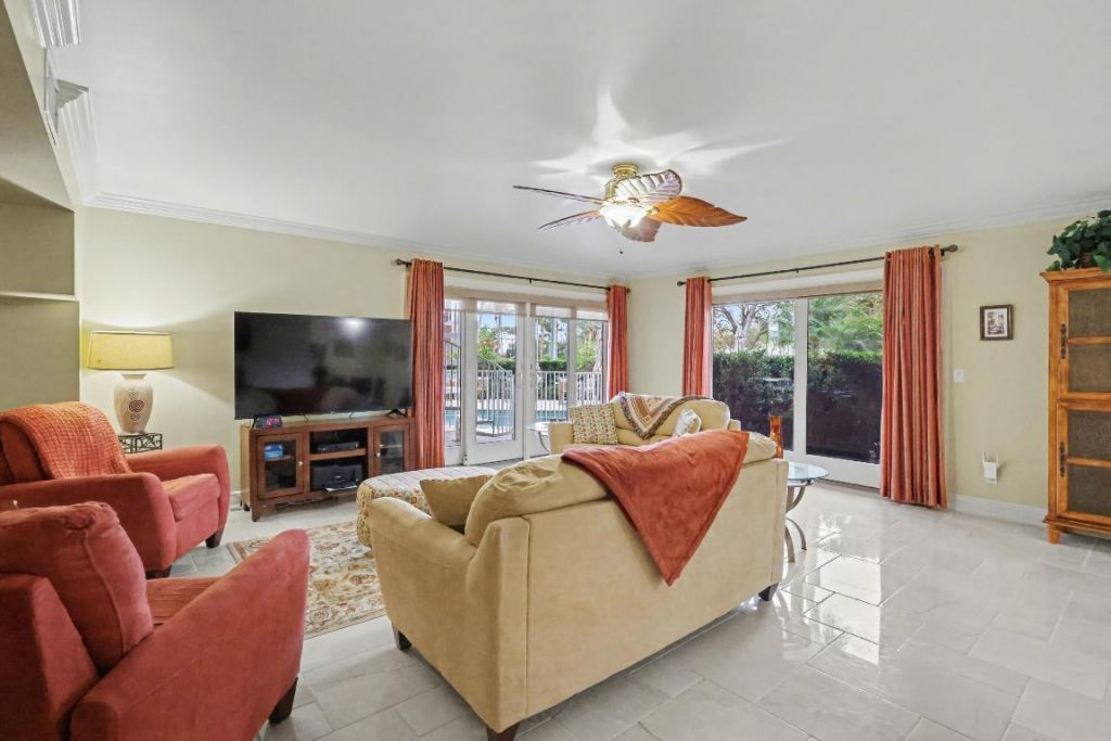 129 S Golfview Road, Unit 2, Lake Worth Beach, FL 33460 Photo
