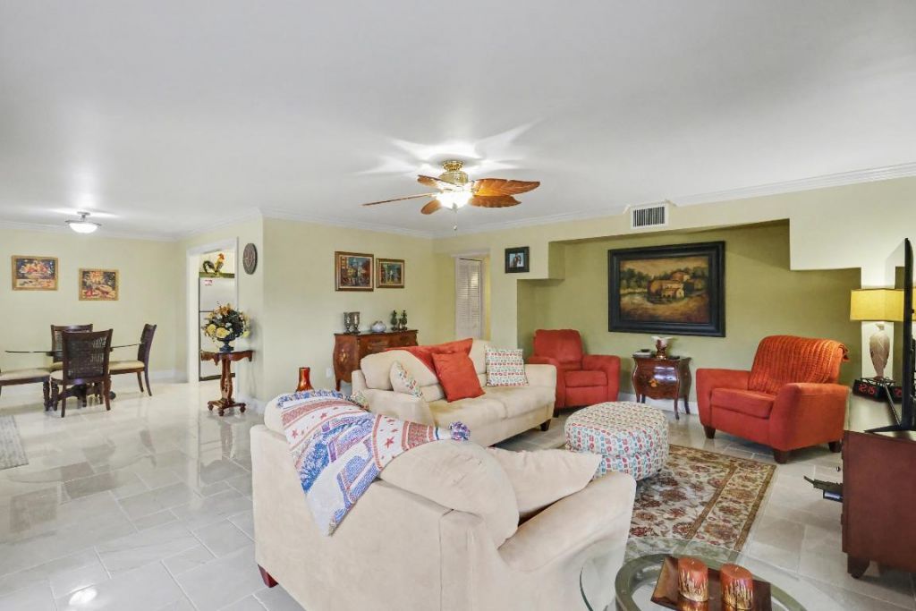 129 S Golfview Road, Unit 2, Lake Worth Beach, FL 33460 Photo