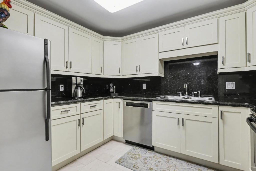 129 S Golfview Road, Unit 2, Lake Worth Beach, FL 33460 Photo