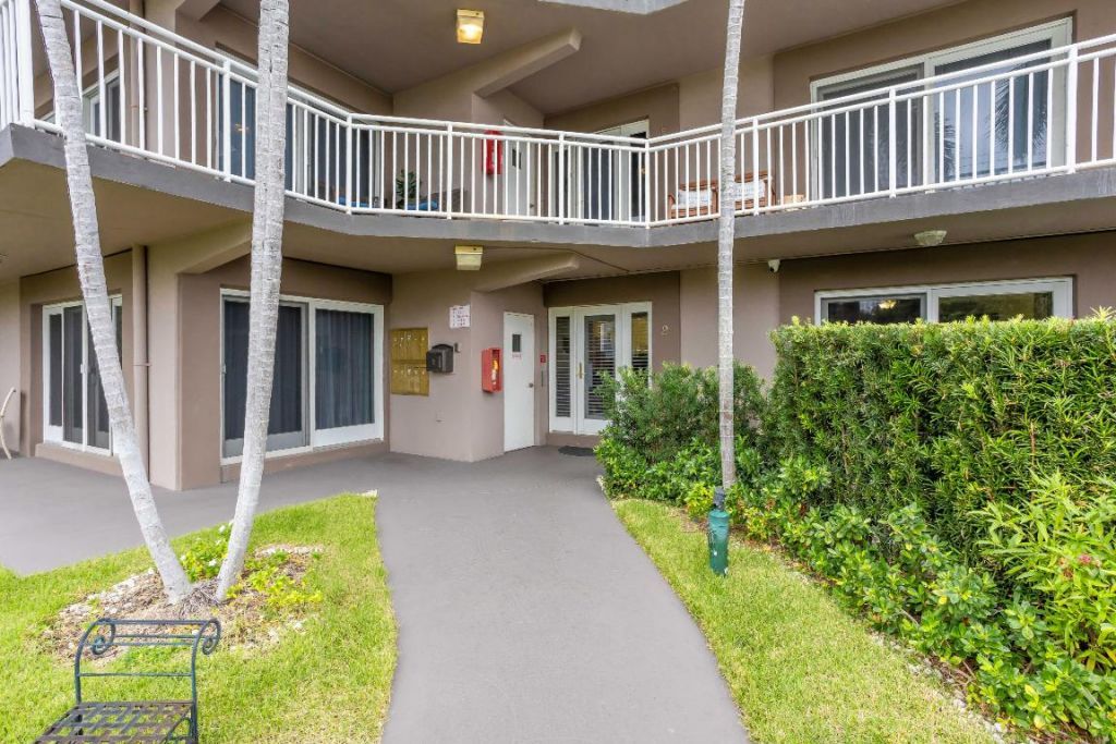 129 S Golfview Road, Unit 2, Lake Worth Beach, FL 33460 Photo