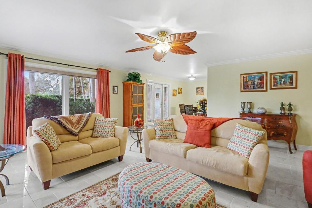 129 S Golfview Road, Unit 2, Lake Worth Beach, FL 33460 Photo