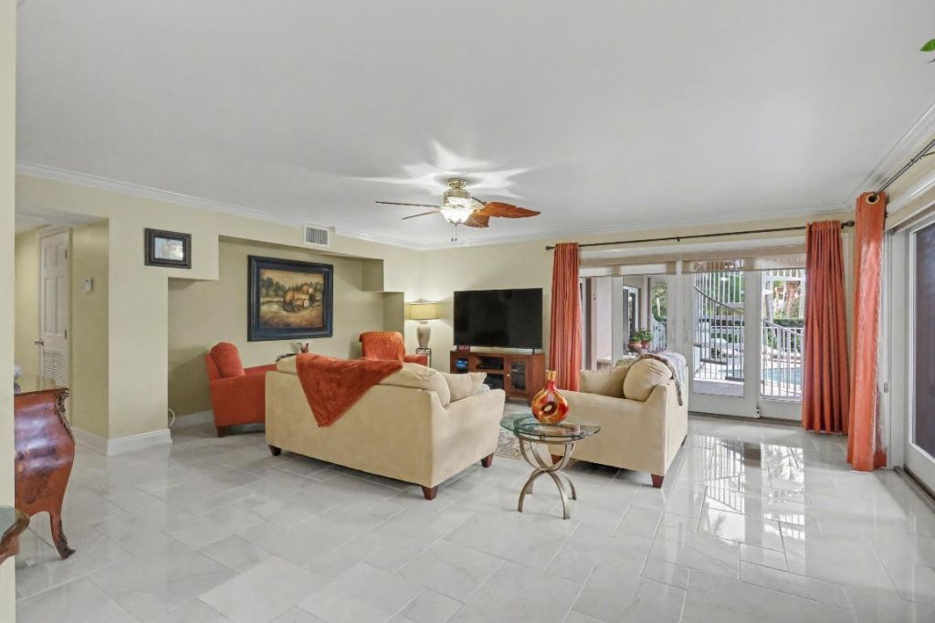 129 S Golfview Road, Unit 2, Lake Worth Beach, FL 33460 Photo