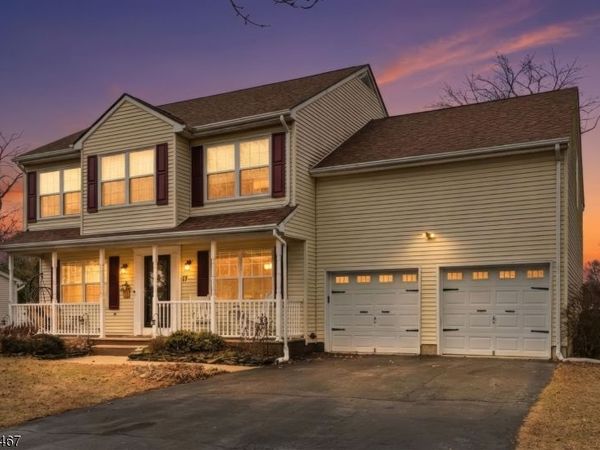 17 Frelinghuysen St, Belvidere, NJ 07823