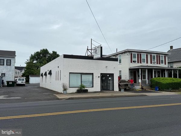 27 W LINCOLN HIGHWAY, LANGHORNE, PA 19047