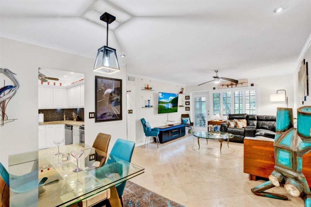 351 NE 19th Pl, Unit 203K, Wilton Manors, FL 33305 Photo