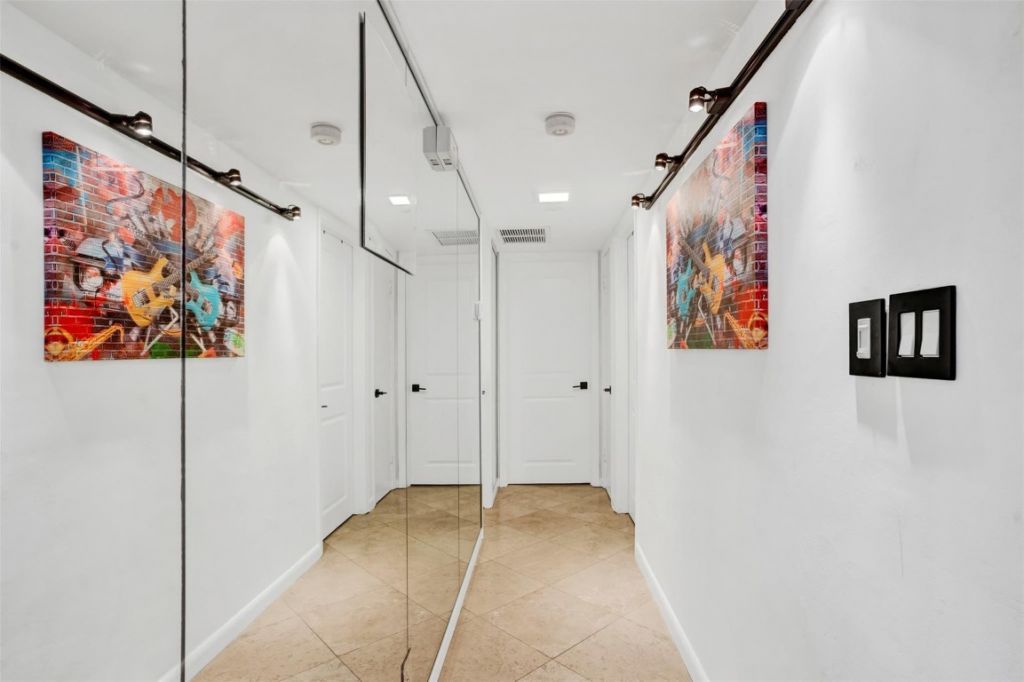 351 NE 19th Pl, Unit 203K, Wilton Manors, FL 33305 Photo