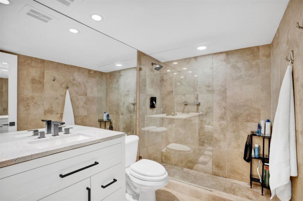 351 NE 19th Pl, Unit 203K, Wilton Manors, FL 33305 Photo