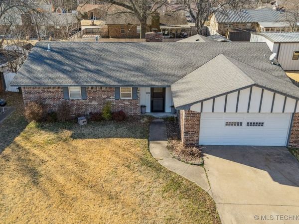 1120 Cottonwood Court, Pryor, OK 74361