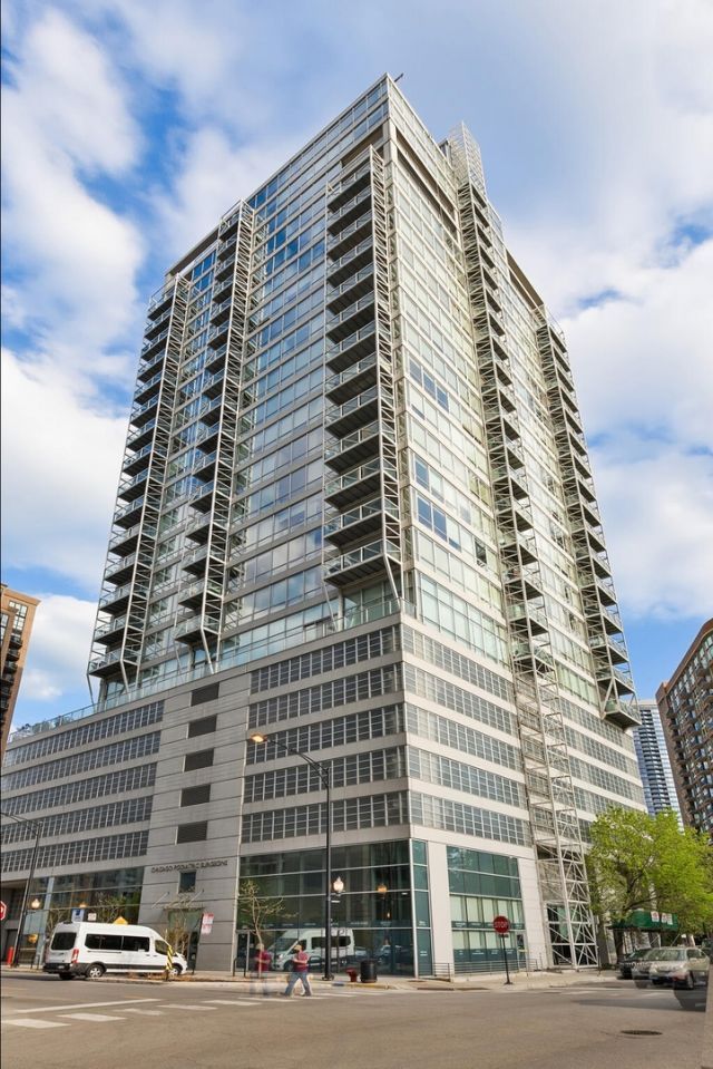 653 N Kingsbury Street, Unit 704, Chicago, IL 60654 Main Photo