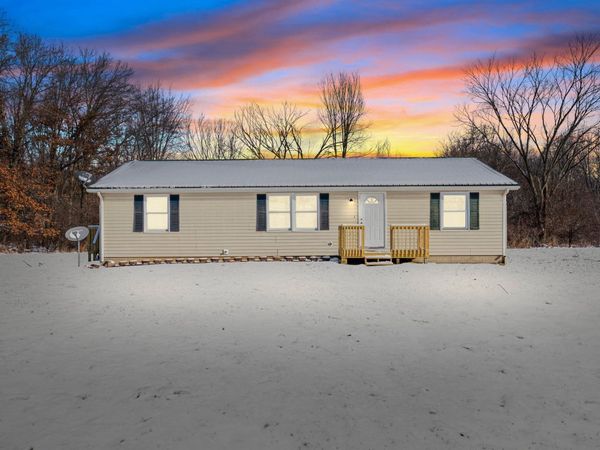 2340 E Mosherville Road, Jonesville, MI 49250