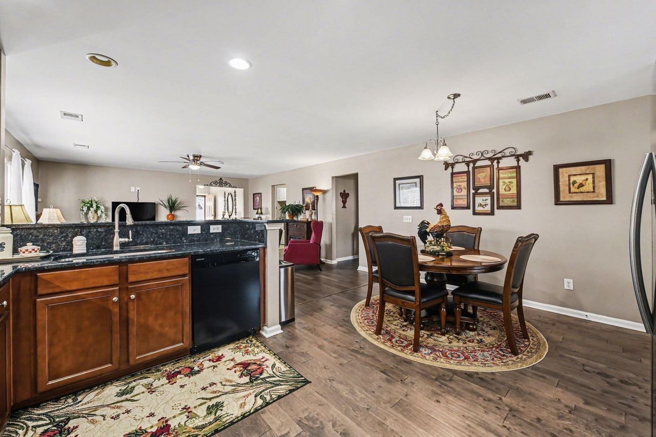 1106 Flyway Road Photo 12