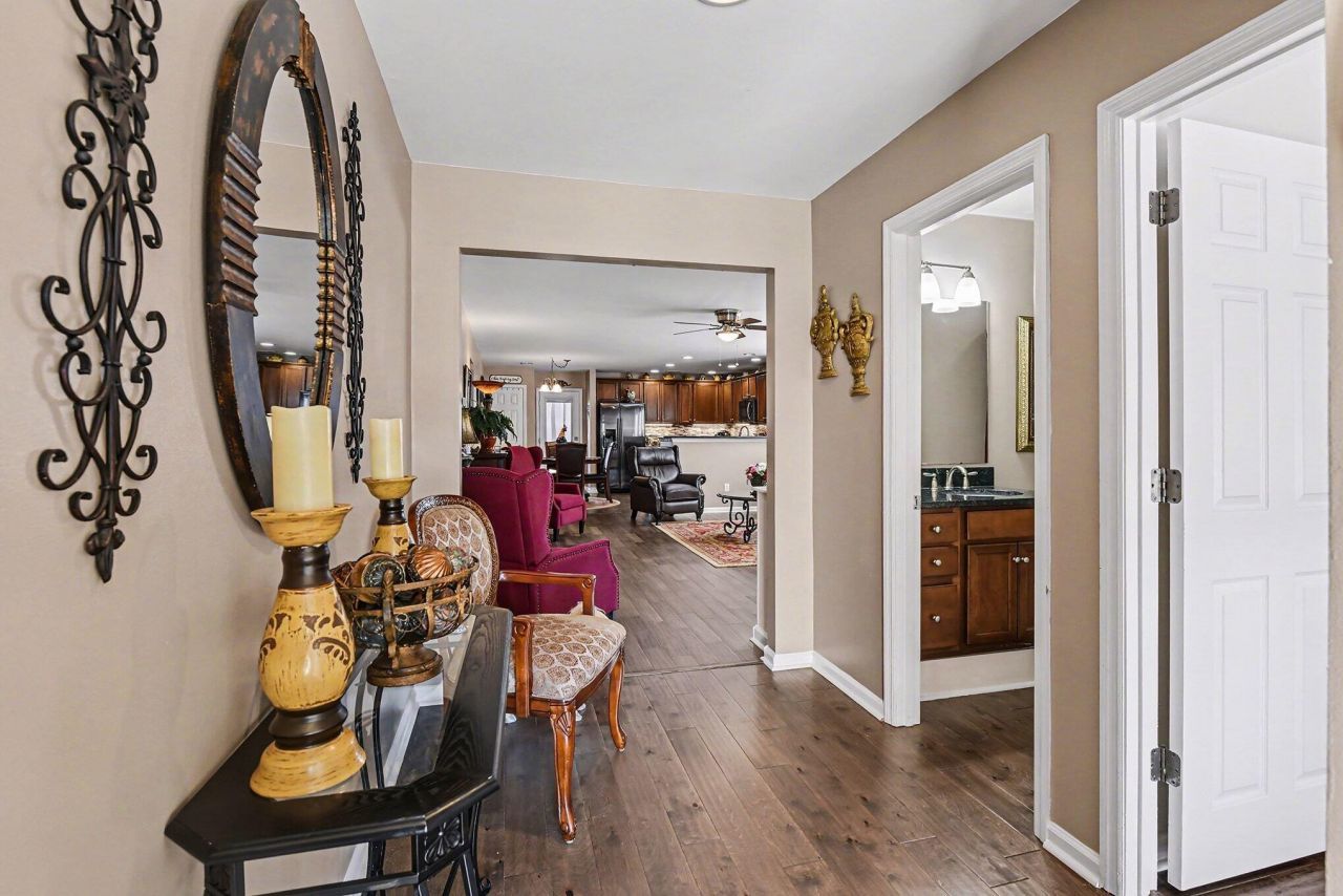 1106 Flyway Road Photo 6