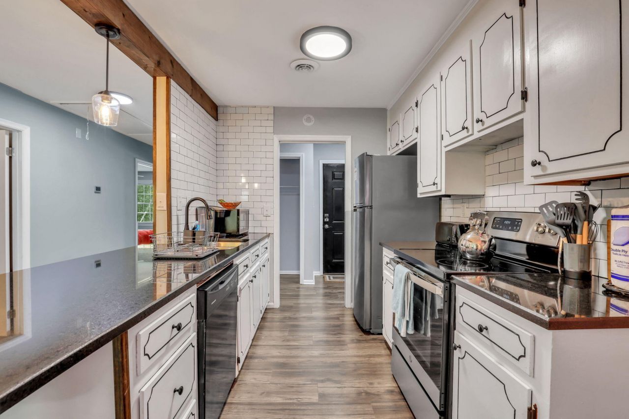 5006 Durant Avenue Photo 8