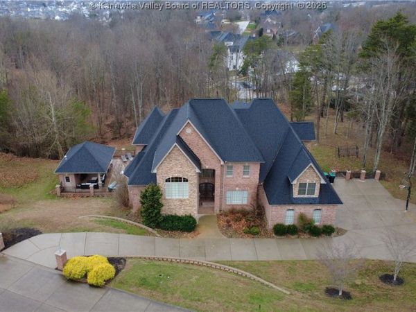 8004 Southridge Way, Hurricane, WV 25526