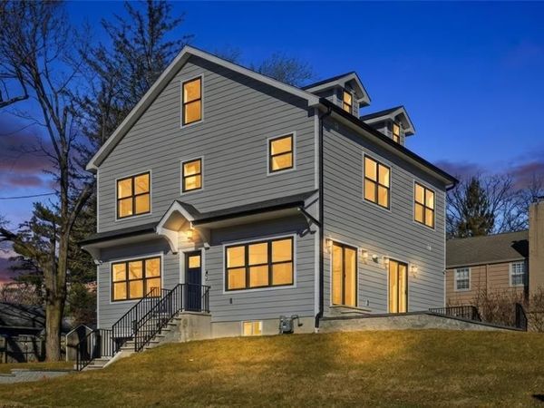 4 Hilltop Way, ESSEX FELLS, NJ 07021