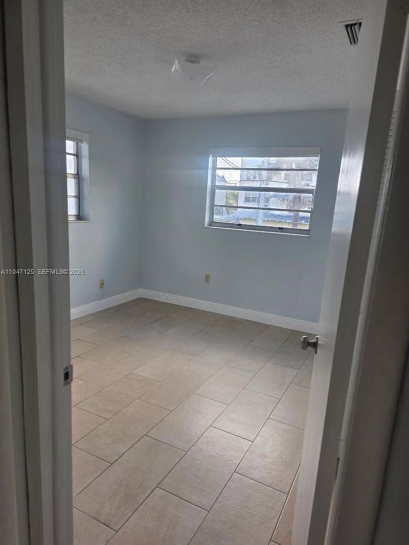 1575 NW 1st St , Unit 3, Miami, FL 33125 Photo