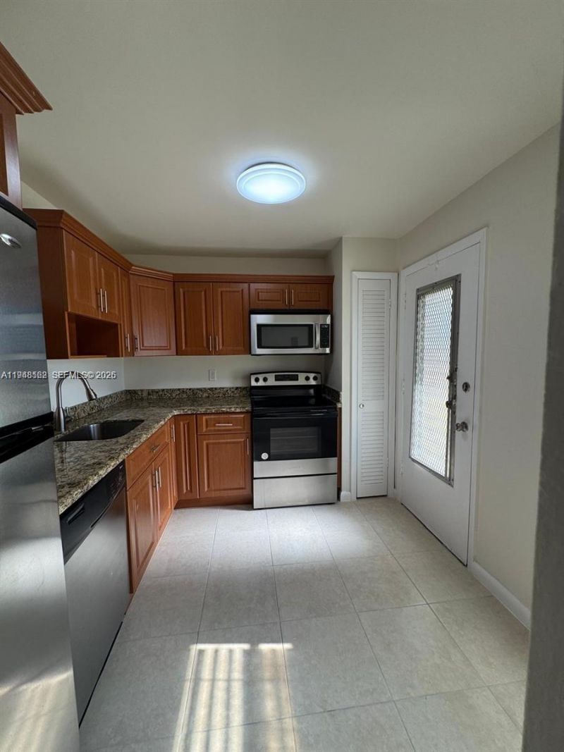 1201 NE 191st St, Unit G313, Miami, FL 33179 Photo