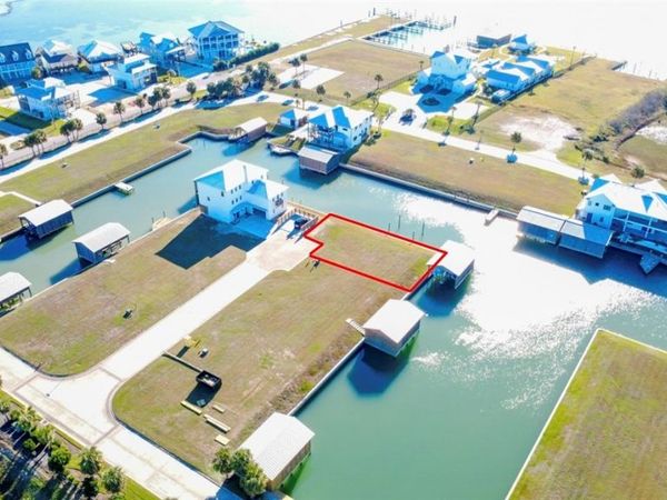 8 Ancilla Drive , Port O'Connor, TX 77982