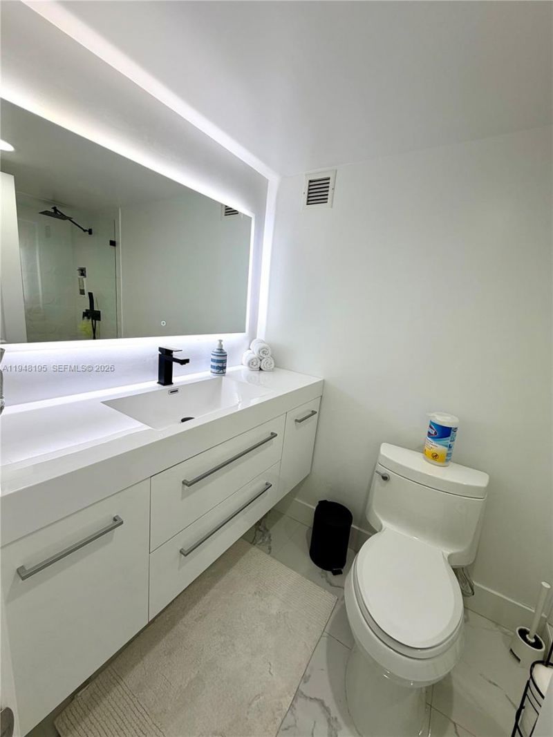 1920 S Ocean Dr, Unit 5A, Hallandale Beach, FL 33009 Photo