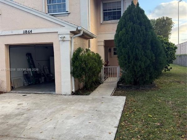 11864 SW 99th St, Miami, FL 33186