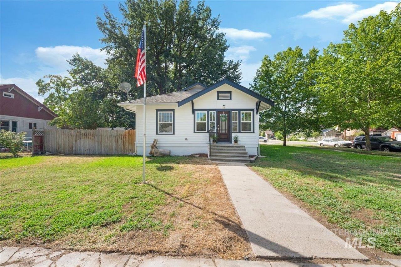 1704 Blaine, Caldwell, ID 83605 Main Photo