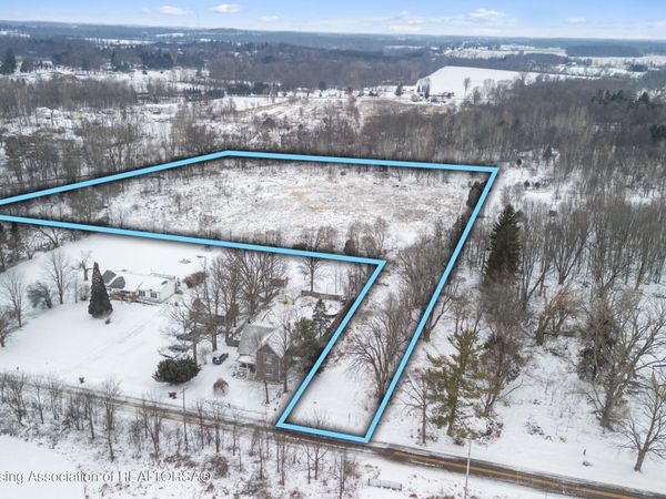 720 E Race Road, Leslie, MI 49251