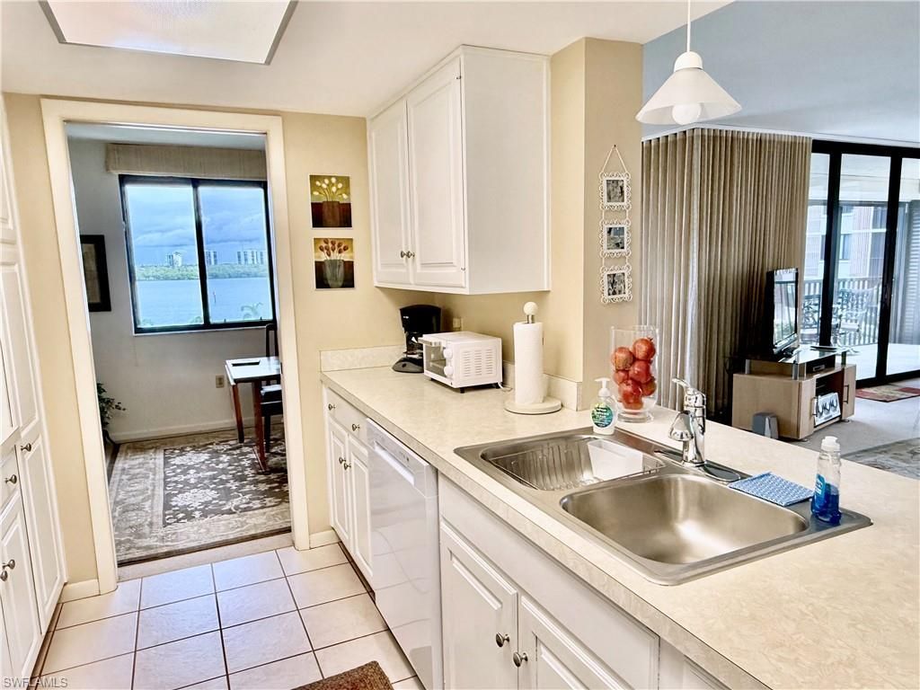 15 Bluebill Ave, Unit 206, Naples, FL 34108 Photo