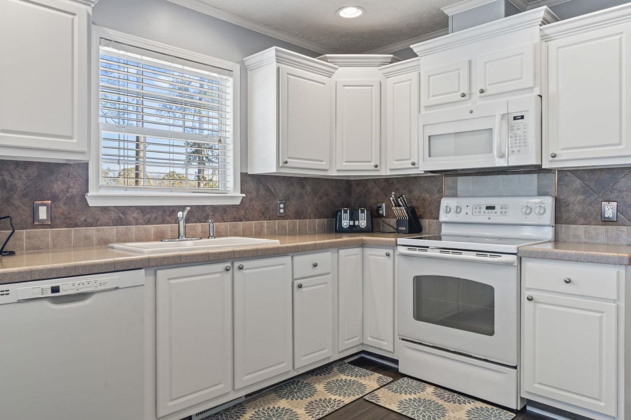 5713 Leonard Loop Photo 10