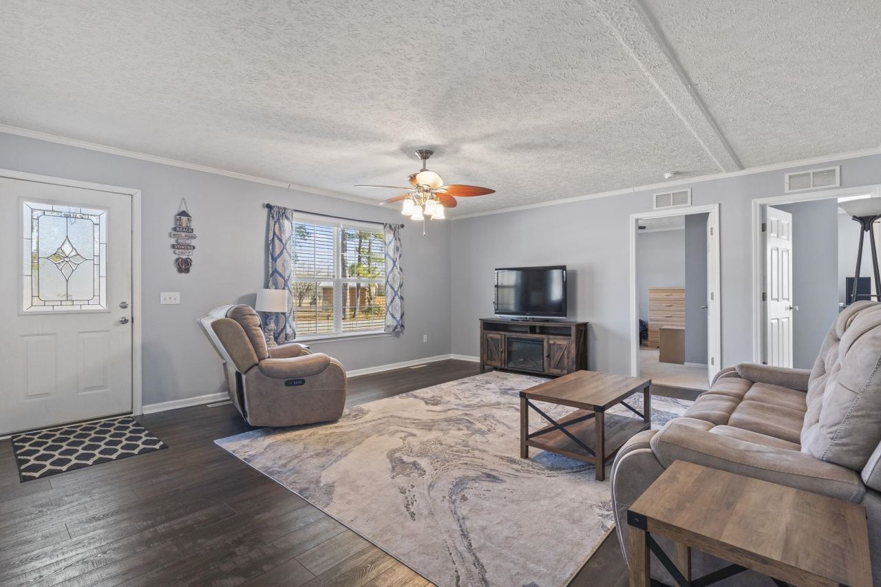 5713 Leonard Loop Photo 5