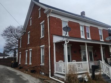 11 E LANCASTER STREET, RED LION, PA 17356