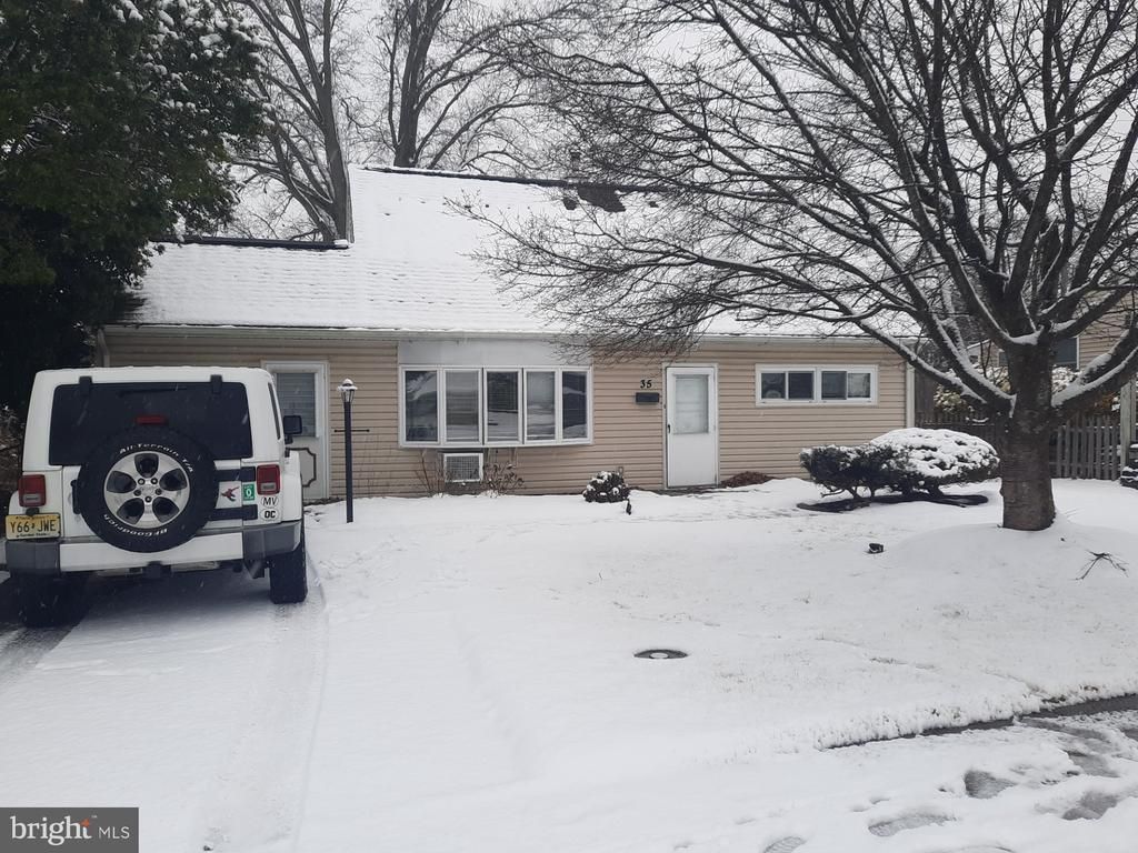 35 Viking Lane, Levittown, PA 19054 Main Photo