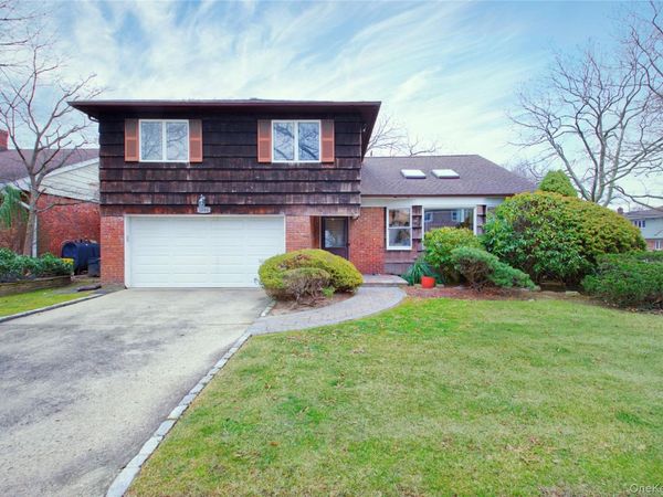 1066 Cedarhurst Street, Valley Stream, NY 11581