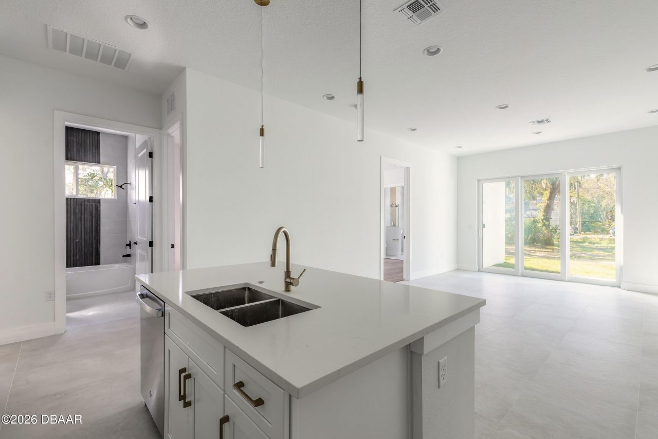 618 N Duss Street, New Smyrna Beach, FL 32168 Photo