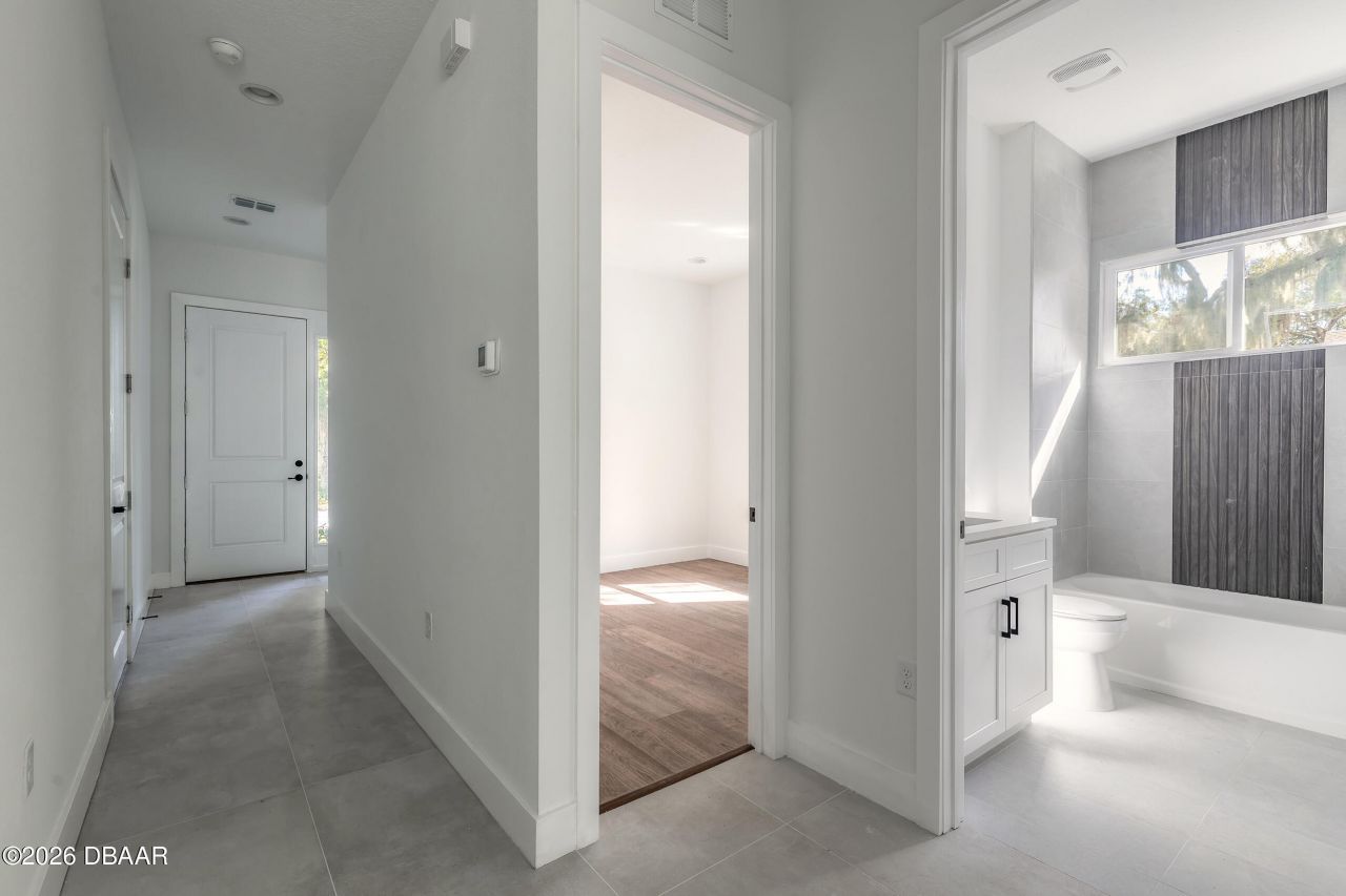 618 N Duss Street, New Smyrna Beach, FL 32168 Photo