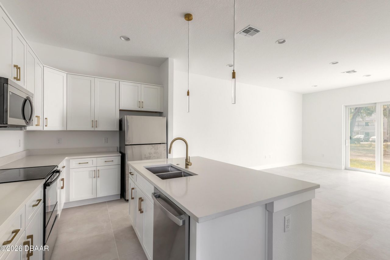 618 N Duss Street, New Smyrna Beach, FL 32168 Photo