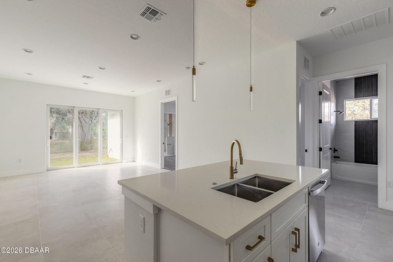 618 N Duss Street, New Smyrna Beach, FL 32168 Photo