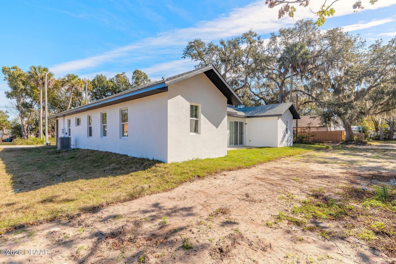 618 N Duss Street, New Smyrna Beach, FL 32168 Photo