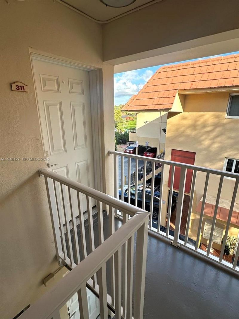 1014 Salzedo St, Unit 311, Coral Gables, FL 33134 Photo