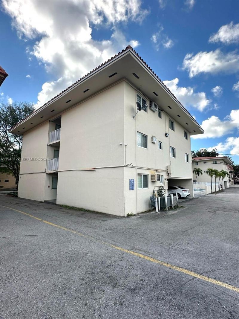 1014 Salzedo St, Unit 311, Coral Gables, FL 33134 Photo
