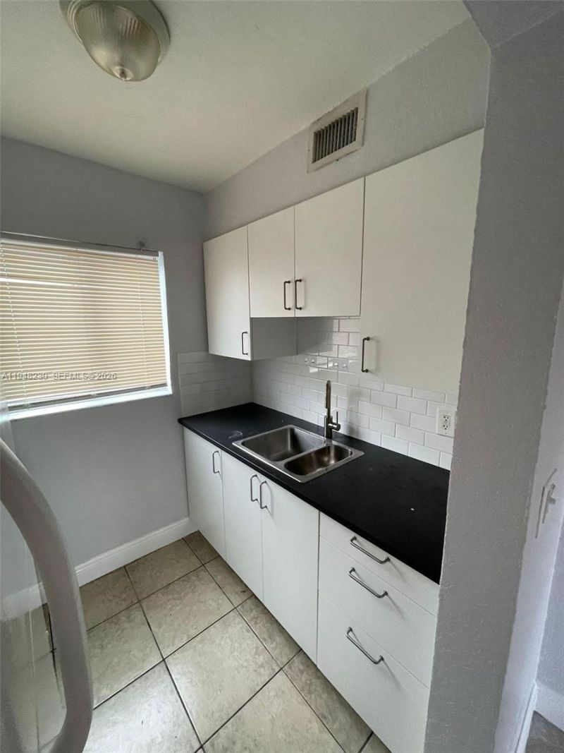 2330 NW 11th St, Unit 9, Miami, FL 33125 Photo