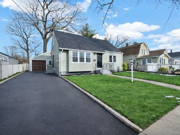 450 Rhodes Lane, West Hempstead, NY 11552