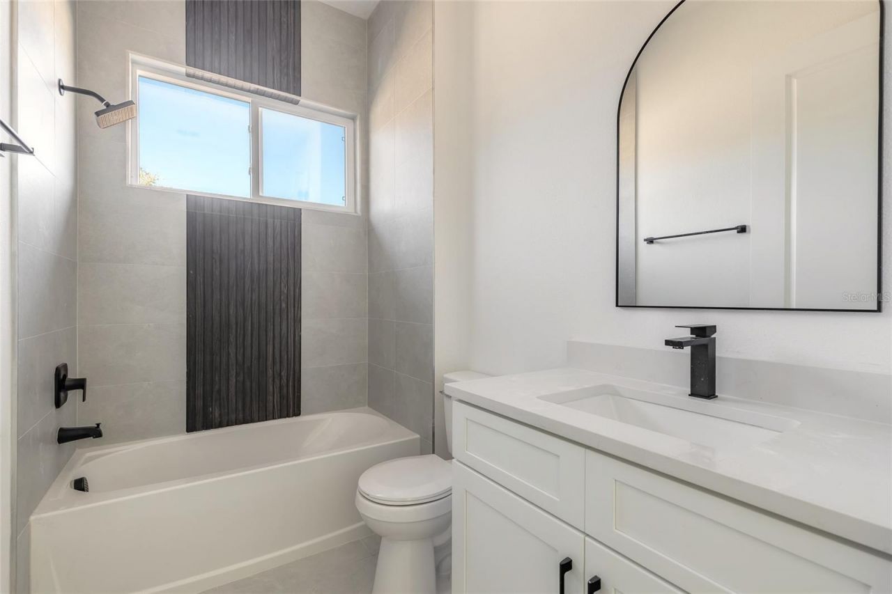 618 N Duss Street, Unit 1, New Smyrna Beach, FL 32168 Photo