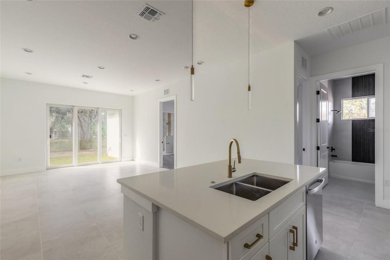 618 N Duss Street, Unit 1, New Smyrna Beach, FL 32168 Photo